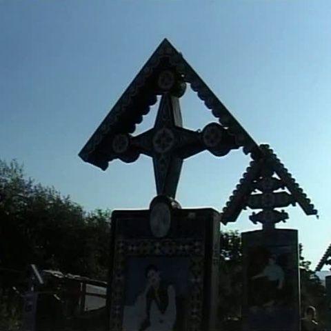 Primele cruci din cimitirul de la Săpânţa au fost create în 1930 de un artist din comună