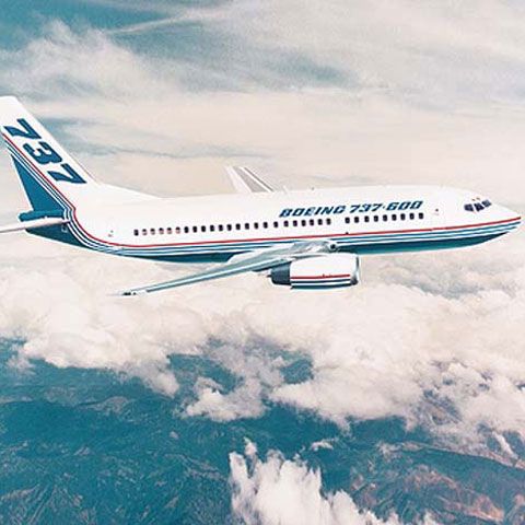 Un avion Boeing 737 s-a prăbuşit la sud de Insula Sulawesi 