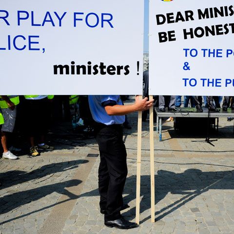 Poliţiştii prahoveni ameninţă că dau în judecată un şef de serviciu deoarece le-a sabotat protestul