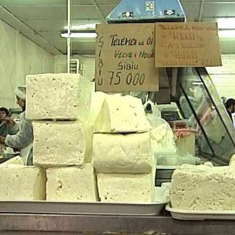 Autorităţile sanitar-veterinare din Argeş au pus sub sechestru o tonă şi jumătate de brânză