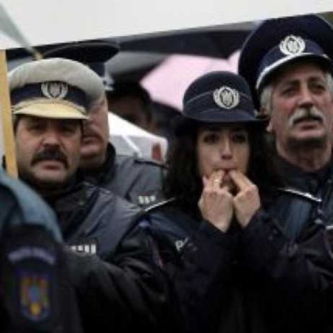 Poliţiştii nu sunt mulţumiţi de toate soluţiile oferite de ministrul Nica