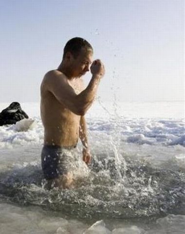 Cum să slăbim cu apă rece