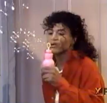 Parodia "Singur acasă cu Michael Jackson" şi surferul dus cu placa, la FUNNY pe NET 26