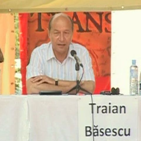 Traian Băsescu este singurul demnitar care mai primeşte 15 salarii minime pe economie