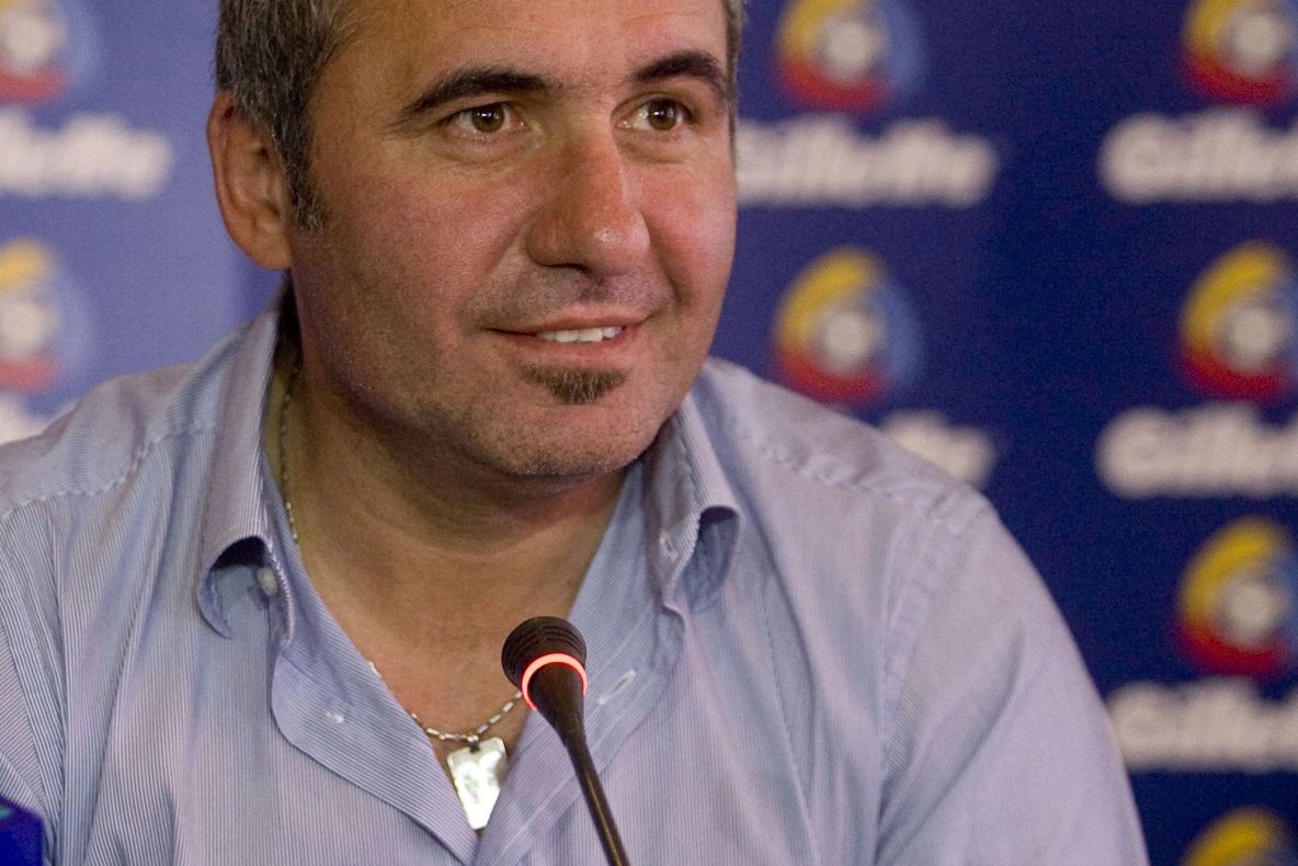 Hagi refuză preşedinţia FRF