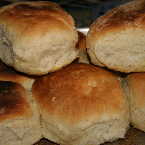 Bucureştenii trebuie să muncească aproape o jumătate de oră pentru o bucată de pâine