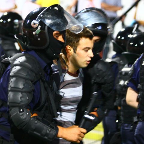 Doar patru fani dinamovişti au fost sancţionaţi după incidentele de la meciul cu Slovan Liberec