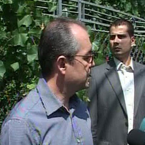 Emil Boc: Banii pentru reabilitarea blocurilor se dau pe principiul "primul venit, primul servit"