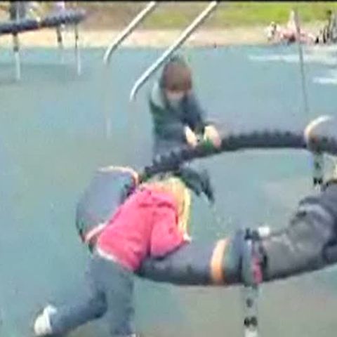 Neozeelandezii sunt de acord cu pălmuirea copiilor de către părinţi 