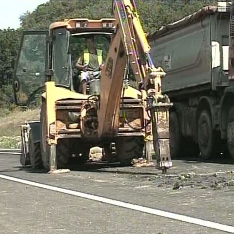Doi muncitori şi cinci inspectori pentru tronsonul avariat de pe centura Gherla