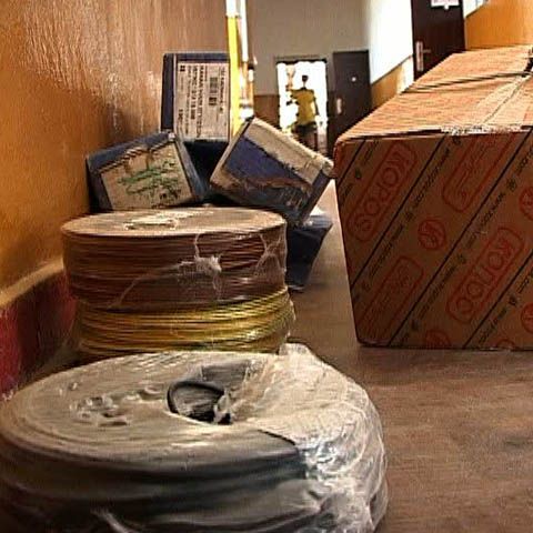 Cât dă o şcoală pe reţeaua electrică: 50.000 de lei în fonduri cheltuite iresponsabil