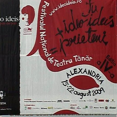 Câţiva tineri au transformat discoteca din Alexandria în sală de teatru