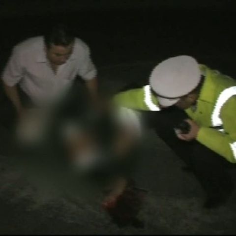 Un poliţist din Iaşi a fost lovit în plin de maşina pe care voia să o oprească. VEZI IMAGINI