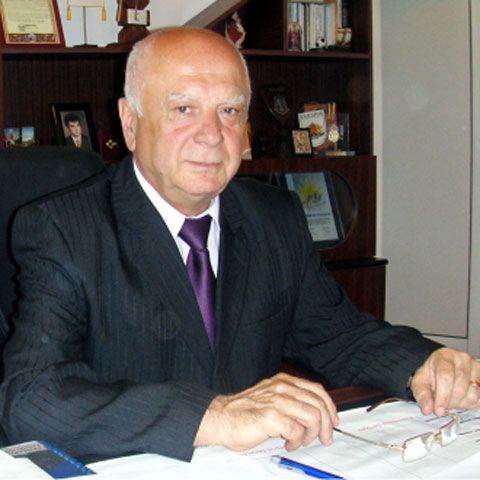 Primarul din Caracal şi-a acuzat colegii de partid de implicare într-un scandal cu focuri de armă