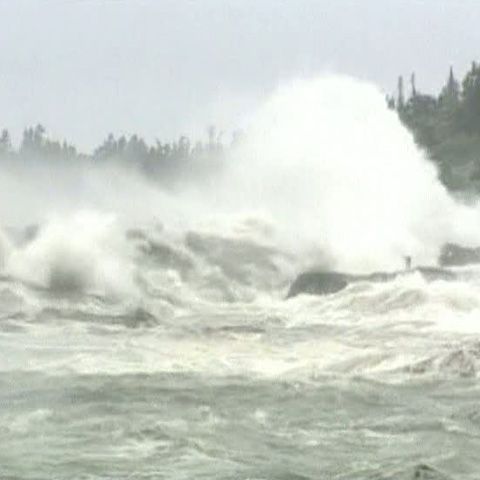 Peste 30.000 de oameni au rămas fără lumină din cauza fenomenelor meteo provocate de uraganul Bill