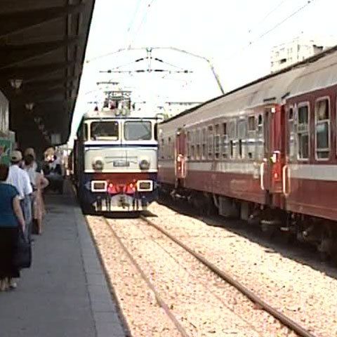 Circulaţia feroviară între Simeria şi Petroşani, afectată de o alunecare de teren