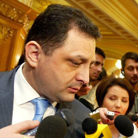 Vanghelie: Băsescu încearcă să racoleze parlamentari de la PSD şi de la PNL