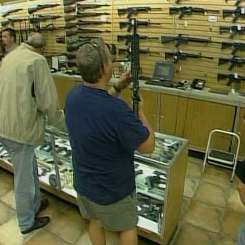 Primăria din Colorado Springs ar putea aproba vânzarea armelor confiscate