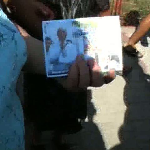 Fluturaşi "precampanie" pentru candidatul nehotărât Băsescu