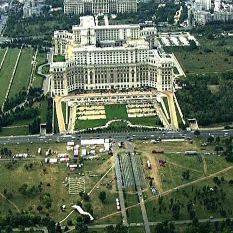 Venirea Madonnei în România, o afacere de cinci milioane de euro