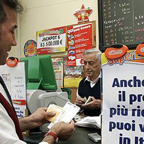 Câştigătorul marelui premiu de la loteria italiană, hărţuit de Mafie