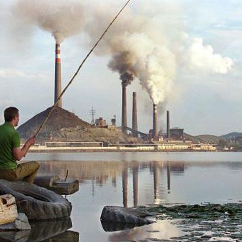 România ar putea obţine peste 2 miliarde euro până în 2015 din vânzarea de drepturi de emisie de CO2