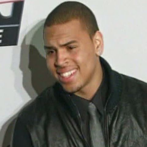 Chris Brown, la munca de jos pentru că şi-a bătut fosta iubită