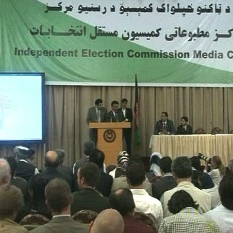 Se anunţă o cursă strânsă în alegerile din Afganistan