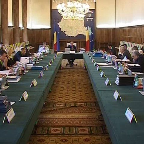 Guvernul ar putea stabili astăzi data alegerilor prezidenţiale