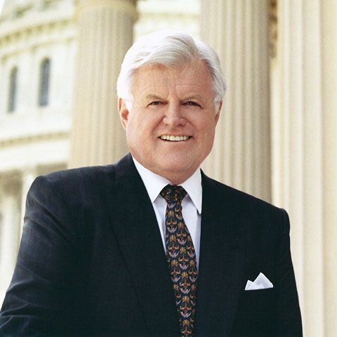 A murit senatorul american Ted Kennedy, fratele fostului preşedinte John F. Kennedy