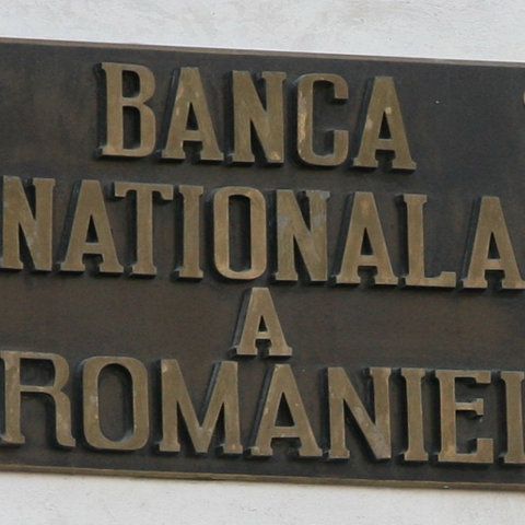 Cursul BNR coboară la minimul ultimei săptămâni, de 4,2178 lei/euro, după aprecierile din regiune