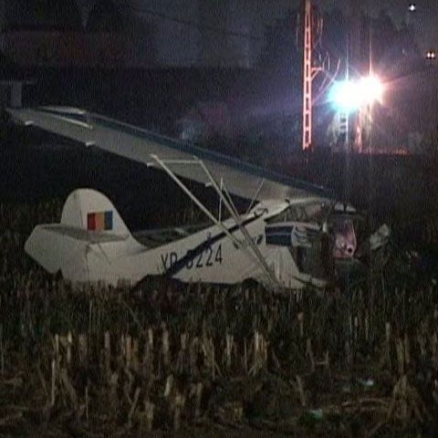 Un avion de agrement s-a prăbuşit la Târgu Mureş la scurt timp după decolare, pilotul fiind grav rănit