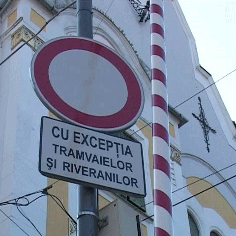 Şoferii din Timişoara au rupt barierele care împiedicau trecerea maşinilor în centrul istoric al oraşului