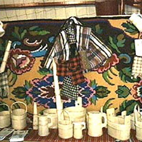 Demonstraţii de sculptură în lemn şi olărit la Târgul Meşteşugarilor