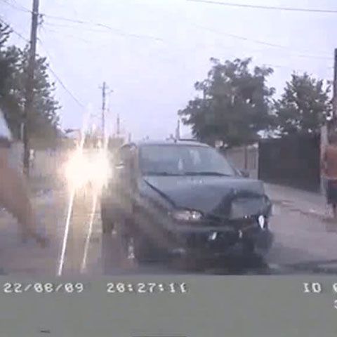 Un şofer a fost la un pas să spulbere un echipaj de poliţie în Caracal - VEZI VIDEO