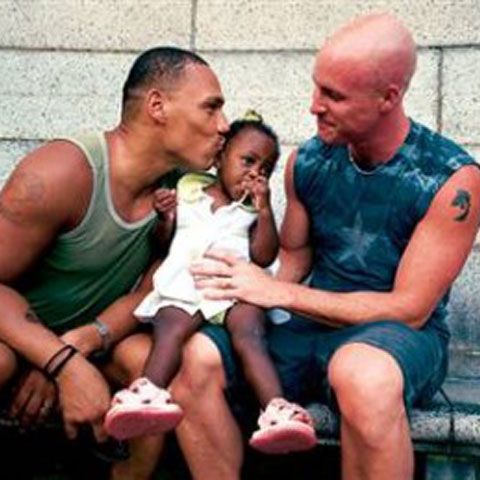 Uruguay devine prima ţară din America Latină ce aprobă adopţiile pentru cuplurile homosexuale