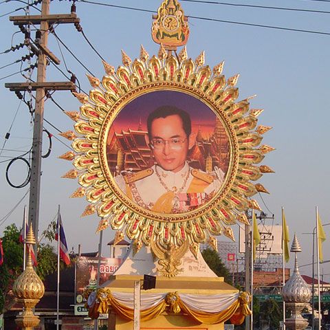 18 ani de închisoare pentru jignirea regelui Thalandei