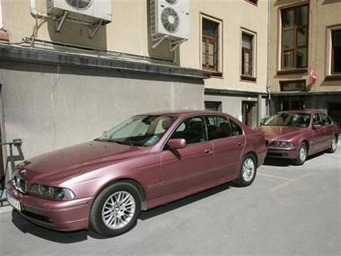 Ministerul bulgar al Apărării are în garaje două BMW-uri roz