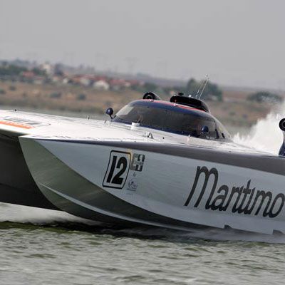 S-a răsturnat o barcă la Formula 1 pe apă