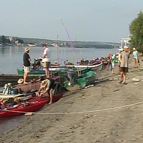 60 de persoane vor să ajungă de la izvoarele Dunării până la Marea Neagră în caiace