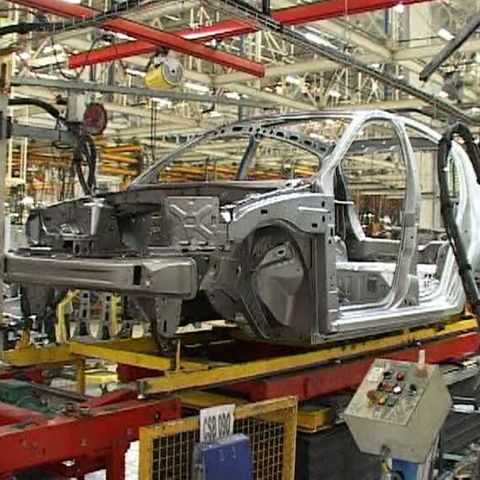 Angajaţii Dacia s-au întors la lucru, după un concediu de o lună