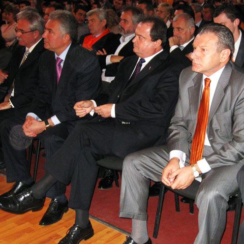 Armistiţiu în Coaliţie: Lideri ai PDL spun că nu intenţionează să scoată PSD din Guvern