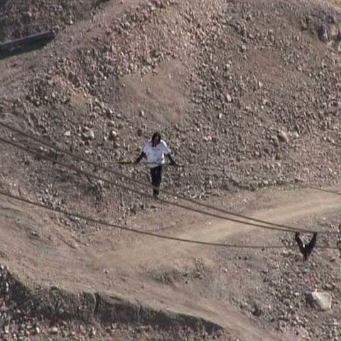 995 de metri - nou record mondial la mers pe sârmă