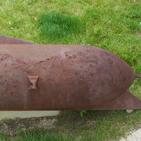 Un sat de lângă Bucureşti stă pe un ''butoi'' cu bombe neexplodate