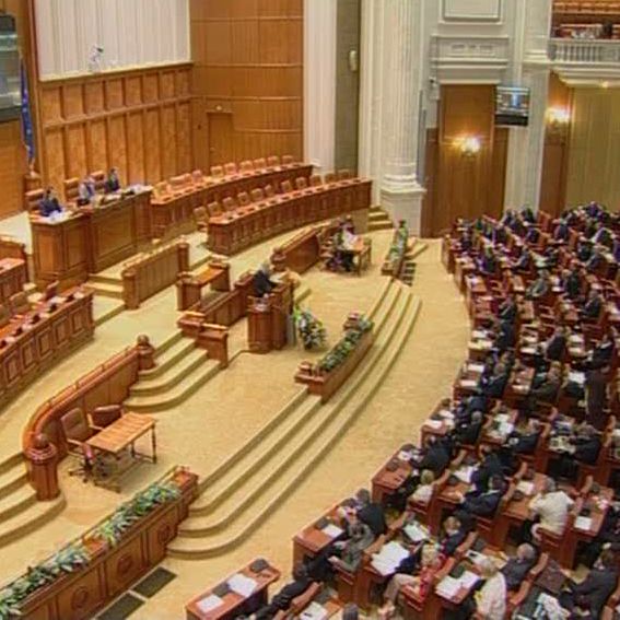 De marţi, parlamentarii s-au întors la lucru