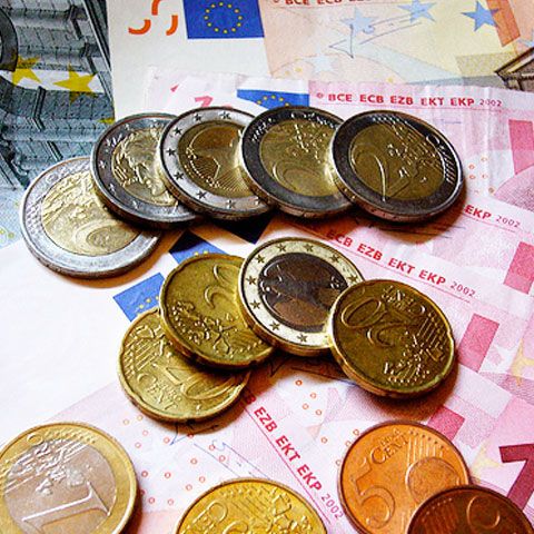 Romania`s economy shrinks 8.7 percent y/y in Q2, revised data of the National Statistics Institute show