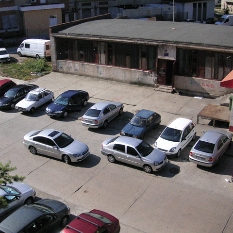 Piedone vrea să ridice maşinile parcate neregulamentar