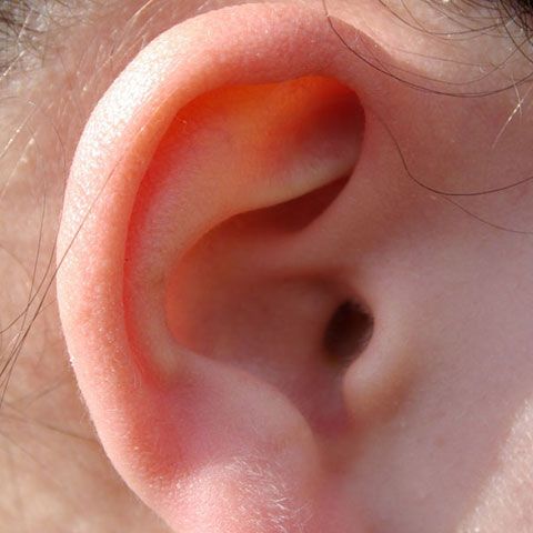 Trei copii dintr-o mie se nasc cu deficienţe de auz