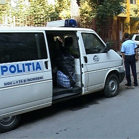 Peste un milion de ţigarete au fost găsite într-un bloc din Drumul Taberei