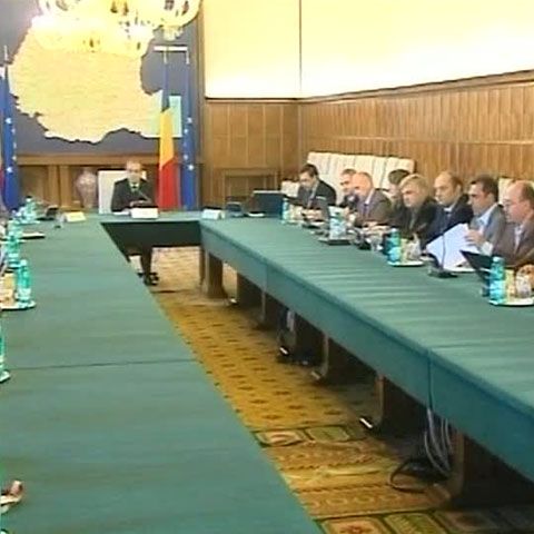Guvernul îşi asumă doar răspunderea formală pe legea unică de salarizare